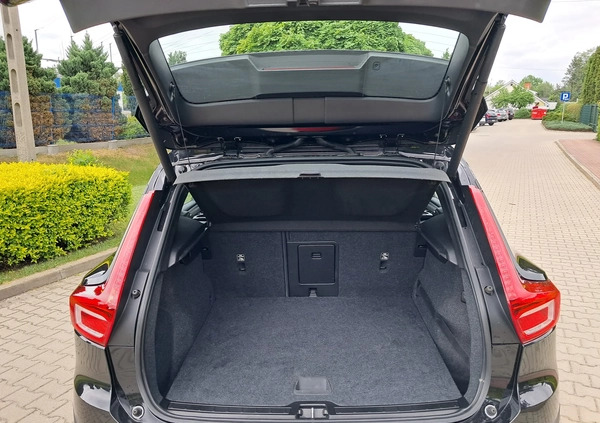 Volvo XC 40 cena 83900 przebieg: 197000, rok produkcji 2018 z Maków Podhalański małe 529